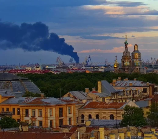 Пожежа на Петербурзькому нафтотерміналі після атаки дронів у день економічного форуму